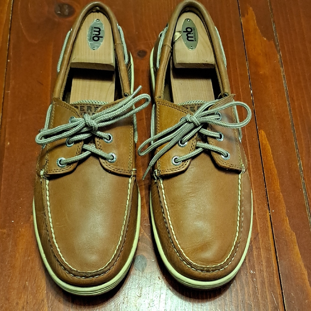Sperry Brown Leather Boat Shoes with Moccasin Stitching